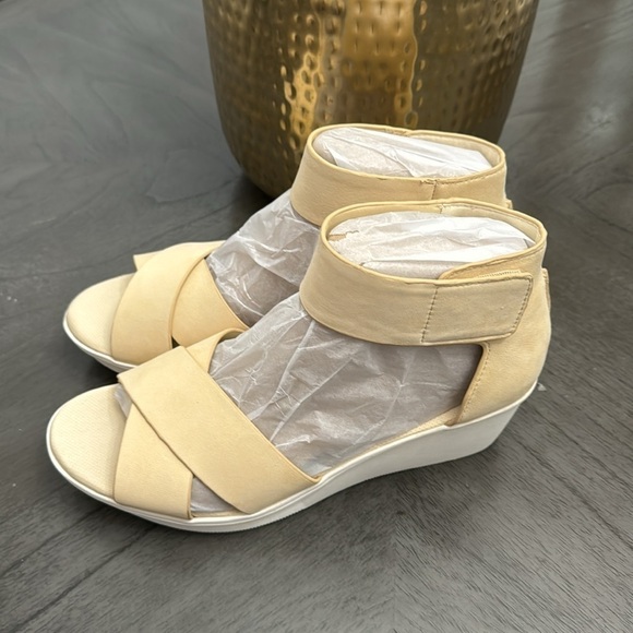 NATURALIZER Riviera Ankle Strap Wedge Sandals Women's Shoes In Honey - Picture 5 of 7